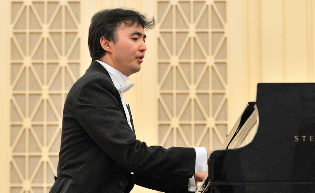 04-13  Kazakhstani pianist Temirzhan Yerzhanov