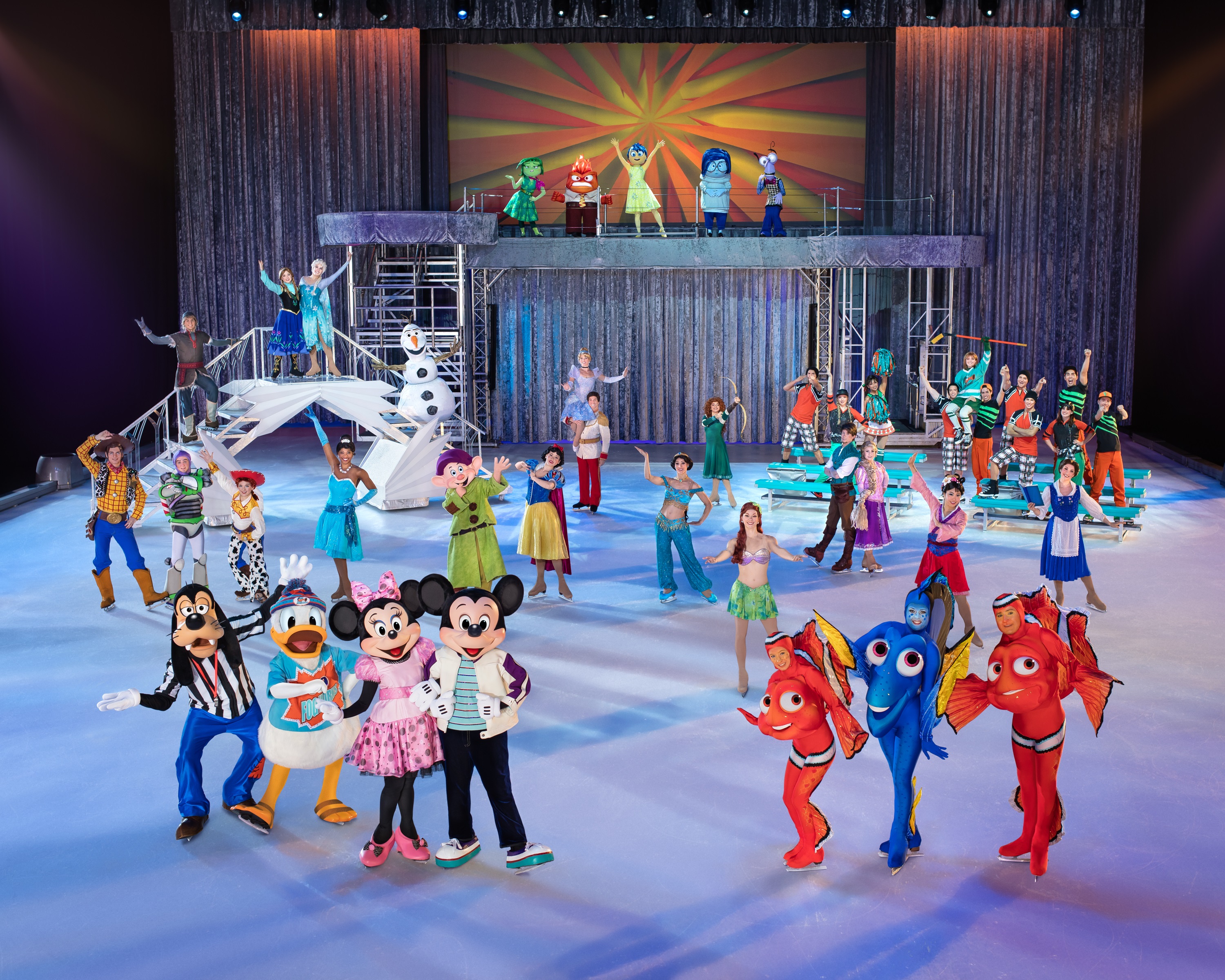 Шоу дисней. Ледовое шоу Disney on Ice. Студия Дисней. Телешоу Дисней. Шоу театр Диснея.