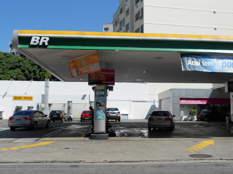 Stay informed on the opening hours of gas stations on the DF