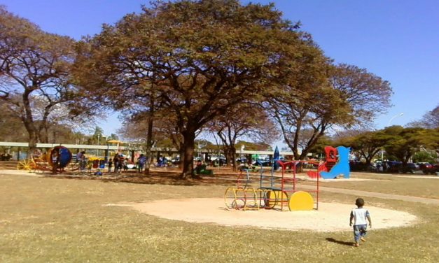 DF government opens its parks and allows religious establishments to open their doors again.