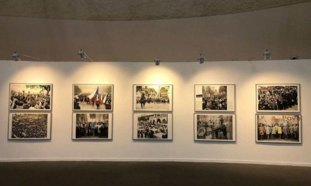Photographic exhibition by Marcelo Brodsky at the National Museum. 