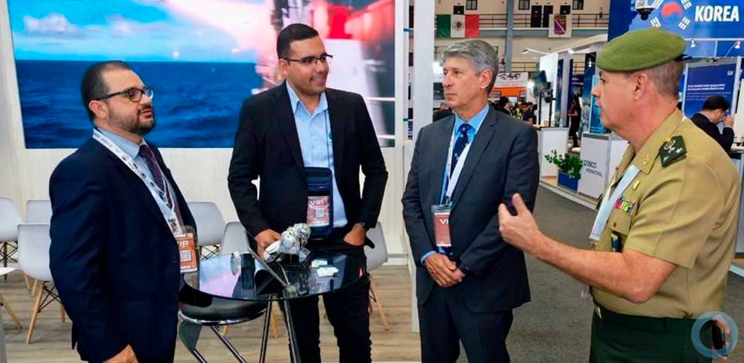 Picture of Brazilian Defense exhibits Armed Forces operational resources at Mexico ...
