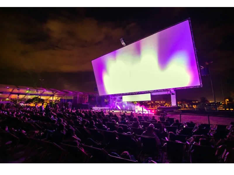 Open-air movie screen in Lago Sul!